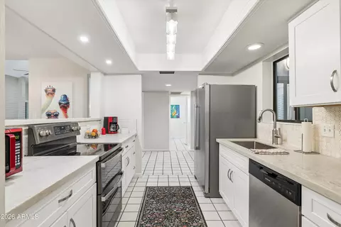 Kitchen - 7348 N 7th Pl, Phoenix, AZ 85020 photo 2 of 4