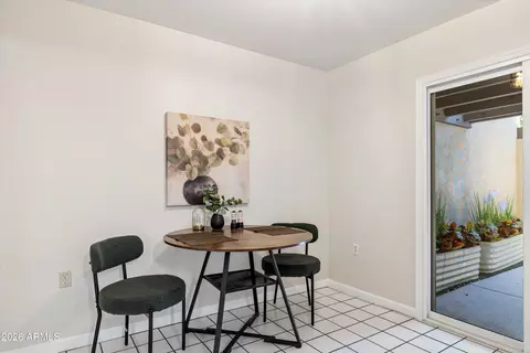 Dining - 7348 N 7th Pl, Phoenix, AZ 85020 photo 2 of 5