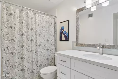 Bath - 7348 N 7th Pl, Phoenix, AZ 85020 photo 10 of 10