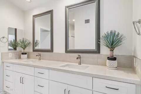 Bath - 7348 N 7th Pl, Phoenix, AZ 85020 photo 5 of 10