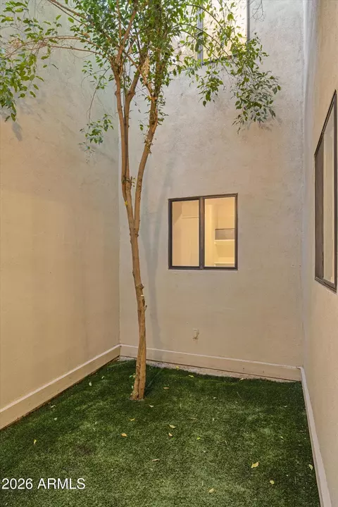 Exterior - 7348 N 7th Pl, Phoenix, AZ 85020 photo 4 of 16