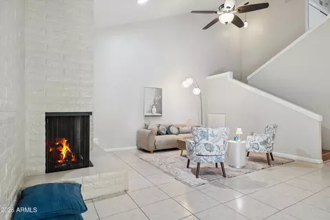 Living - 7348 N 7th Pl, Phoenix, AZ 85020 photo 2 of 2