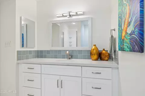 Bath - 7348 N 7th Pl, Phoenix, AZ 85020 photo 2 of 10