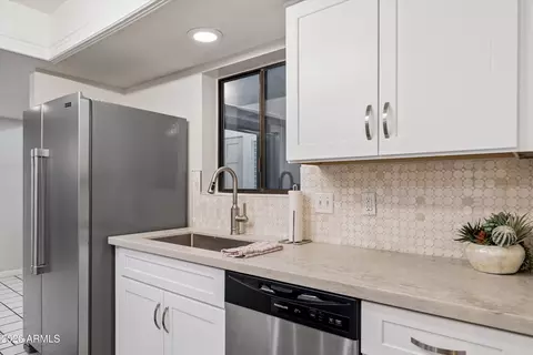 Kitchen - 7348 N 7th Pl, Phoenix, AZ 85020 photo 3 of 4