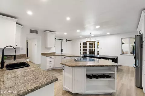 Kitchen - 3202 E Oregon Ave, Phoenix, AZ 85018 photo 4 of 7