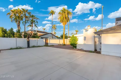 Exterior - 3202 E Oregon Ave, Phoenix, AZ 85018 photo 6 of 8