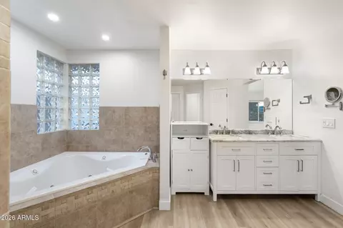 Bath - 3202 E Oregon Ave, Phoenix, AZ 85018 photo 1 of 4