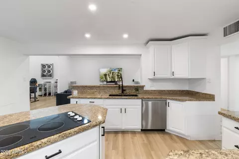 Kitchen - 3202 E Oregon Ave, Phoenix, AZ 85018 photo 1 of 7