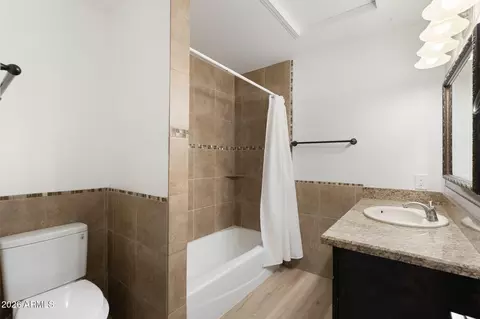 Bath - 3202 E Oregon Ave, Phoenix, AZ 85018 photo 3 of 4