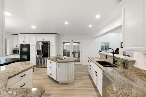Kitchen - 3202 E Oregon Ave, Phoenix, AZ 85018 photo 6 of 7