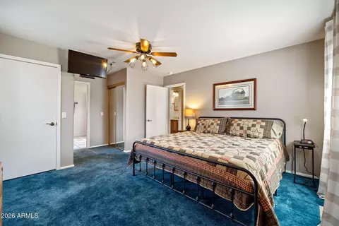 Bedroom - 1992 Red Deer Run, Overgaard, AZ 85933 photo 2 of 3