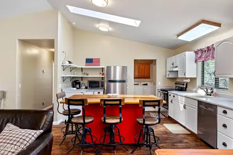 Kitchen - 1992 Red Deer Run, Overgaard, AZ 85933 photo 1 of 4