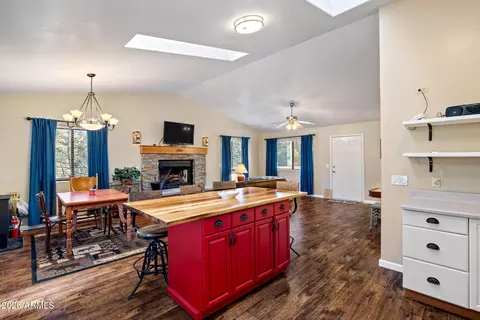 Kitchen - 1992 Red Deer Run, Overgaard, AZ 85933 photo 4 of 4