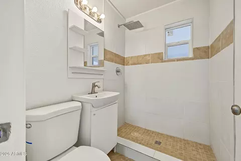 Bath - 1410 E Windsor Ave, Phoenix, AZ 85006 photo 1 of 1