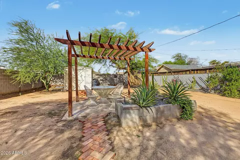 Exterior - 1410 E Windsor Ave, Phoenix, AZ 85006 photo 6 of 13