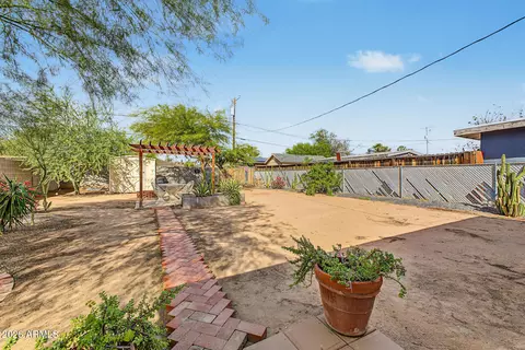 Exterior - 1410 E Windsor Ave, Phoenix, AZ 85006 photo 7 of 13