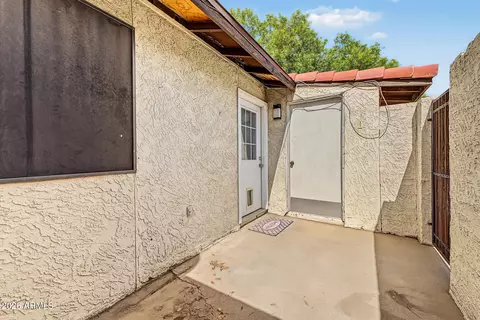 Exterior - 2437 E Tracy Ln #1, Phoenix, AZ 85032 photo 2 of 4