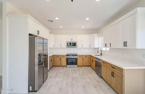 Kitchen - 1523 S Hale Dr, Apache Junction, AZ 85120 photo 2 of 2