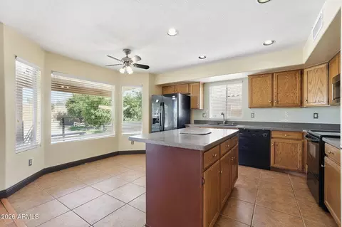 Kitchen - 6920 E Lakeview Ave, Mesa, AZ 85209 photo 3 of 4