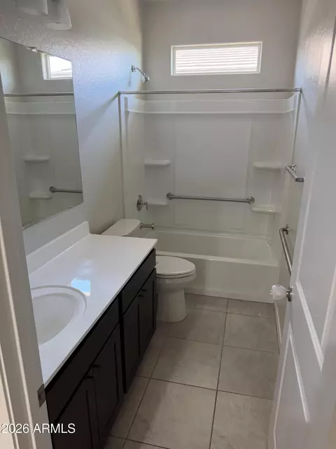 Bath - 18556 W Buckskin Trl, Wittmann, AZ 85361 photo 2 of 4