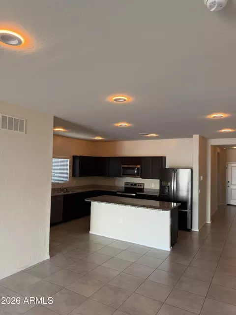 Kitchen - 18556 W Buckskin Trl, Wittmann, AZ 85361 photo 3 of 4