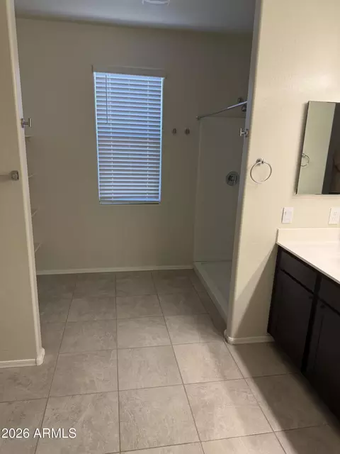 Bath - 18556 W Buckskin Trl, Wittmann, AZ 85361 photo 4 of 4