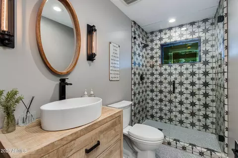 Bath - 3443 N 48th Way, Phoenix, AZ 85018 photo 1 of 5
