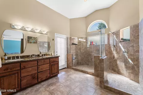 Bath - 2935 E Redfield Rd, Phoenix, AZ 85032 photo 1 of 2