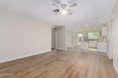 Living - 914 S 30th Dr, Phoenix, AZ 85009 photo 1 of 4