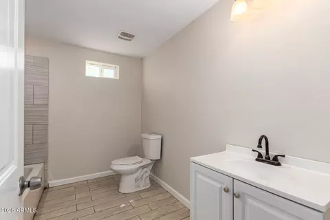 Bath - 914 S 30th Dr, Phoenix, AZ 85009 photo 4 of 4