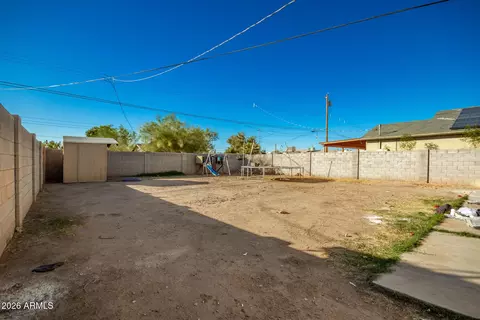 Exterior - 914 S 30th Dr, Phoenix, AZ 85009 photo 2 of 3