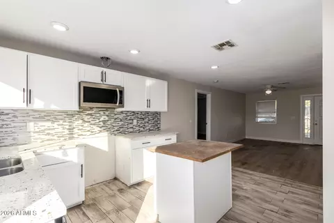 Kitchen - 914 S 30th Dr, Phoenix, AZ 85009 photo 1 of 3
