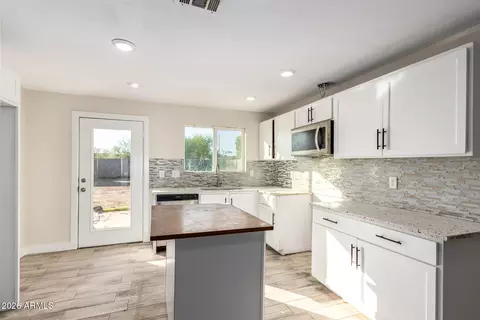 Kitchen - 914 S 30th Dr, Phoenix, AZ 85009 photo 2 of 3
