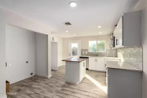 Kitchen - 914 S 30th Dr, Phoenix, AZ 85009 photo 3 of 3