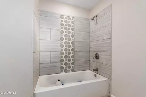 Bath - 914 S 30th Dr, Phoenix, AZ 85009 photo 3 of 4