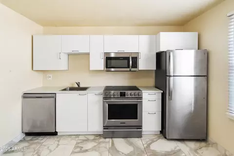 Kitchen - 126 N 9th Ave, Phoenix, AZ 85007 photo 2 of 2