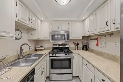 Kitchen - 889 E Lancaster Cir, Florence, AZ 85132 photo 4 of 5