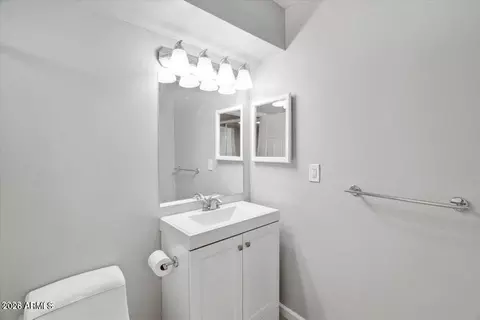 Bath - 1336 E Mountain View Rd #110, Phoenix, AZ 85020 photo 2 of 4