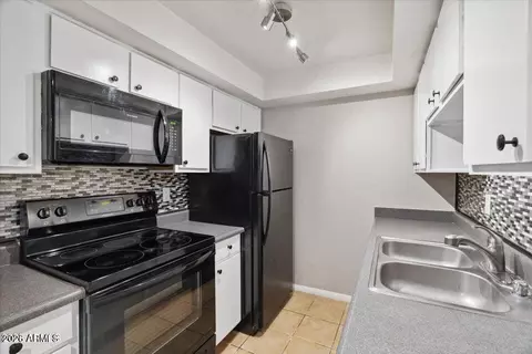Kitchen - 1336 E Mountain View Rd #110, Phoenix, AZ 85020 photo 1 of 1