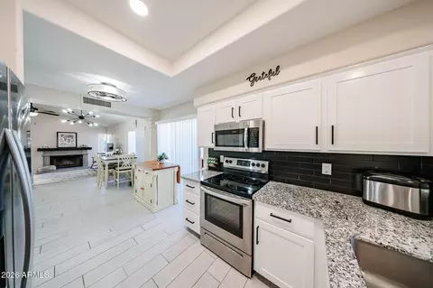 Kitchen - 918 E Annette Dr, Phoenix, AZ 85022 photo 3 of 4