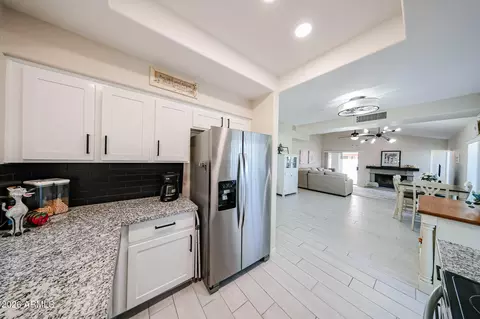 Kitchen - 918 E Annette Dr, Phoenix, AZ 85022 photo 4 of 4