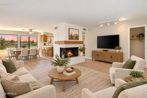 Living - 1701 E Las Palmaritas Dr, Phoenix, AZ 85020 photo 3 of 5