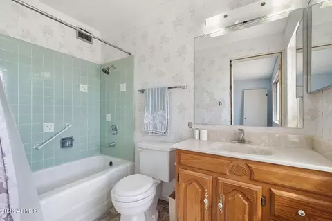 Bath - 1701 E Las Palmaritas Dr, Phoenix, AZ 85020 photo 3 of 4