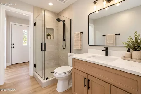 Bath - 1701 E Las Palmaritas Dr, Phoenix, AZ 85020 photo 2 of 4