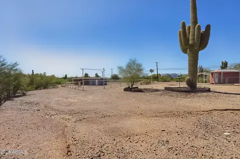 Exterior - 1701 E Las Palmaritas Dr, Phoenix, AZ 85020 photo 2 of 6