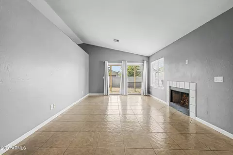 Living - 5646 S 41st Pl, Phoenix, AZ 85040 photo 2 of 3