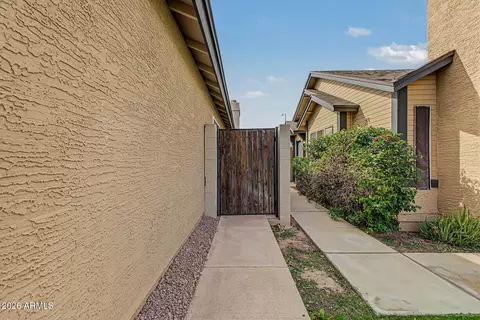 Exterior - 5646 S 41st Pl, Phoenix, AZ 85040 photo 4 of 4