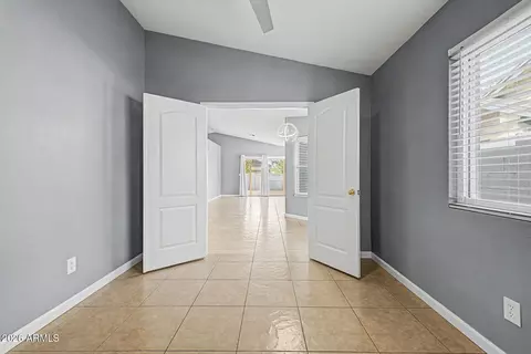 Entry Way - 5646 S 41st Pl, Phoenix, AZ 85040 photo 2 of 2