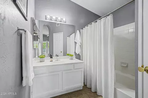 Bath - 5646 S 41st Pl, Phoenix, AZ 85040 photo 1 of 3