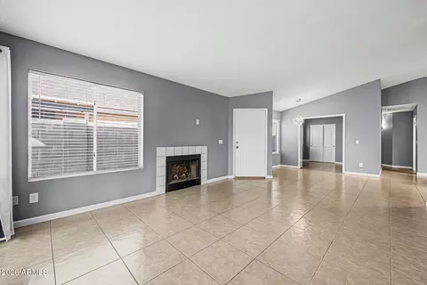Living - 5646 S 41st Pl, Phoenix, AZ 85040 photo 1 of 3